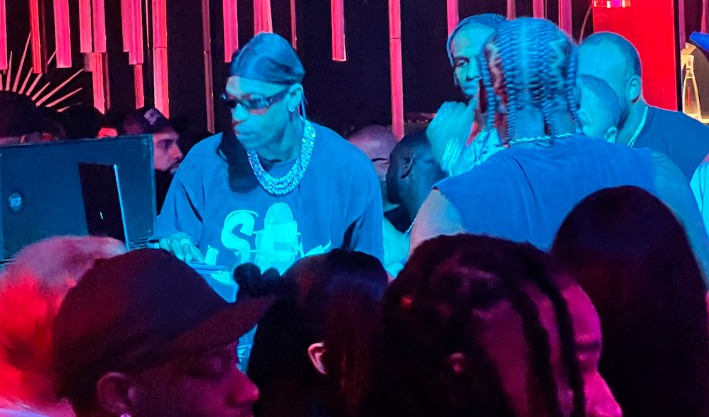 TRAVIS SCOTT CELEBRATES 34TH BIRTHDAY : NSFW Museum tour and star